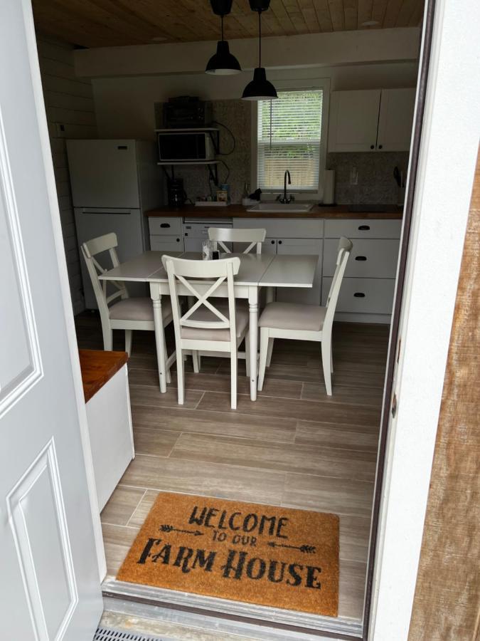 Maria'S Tiny Barn Guest House Homestead Bagian luar foto